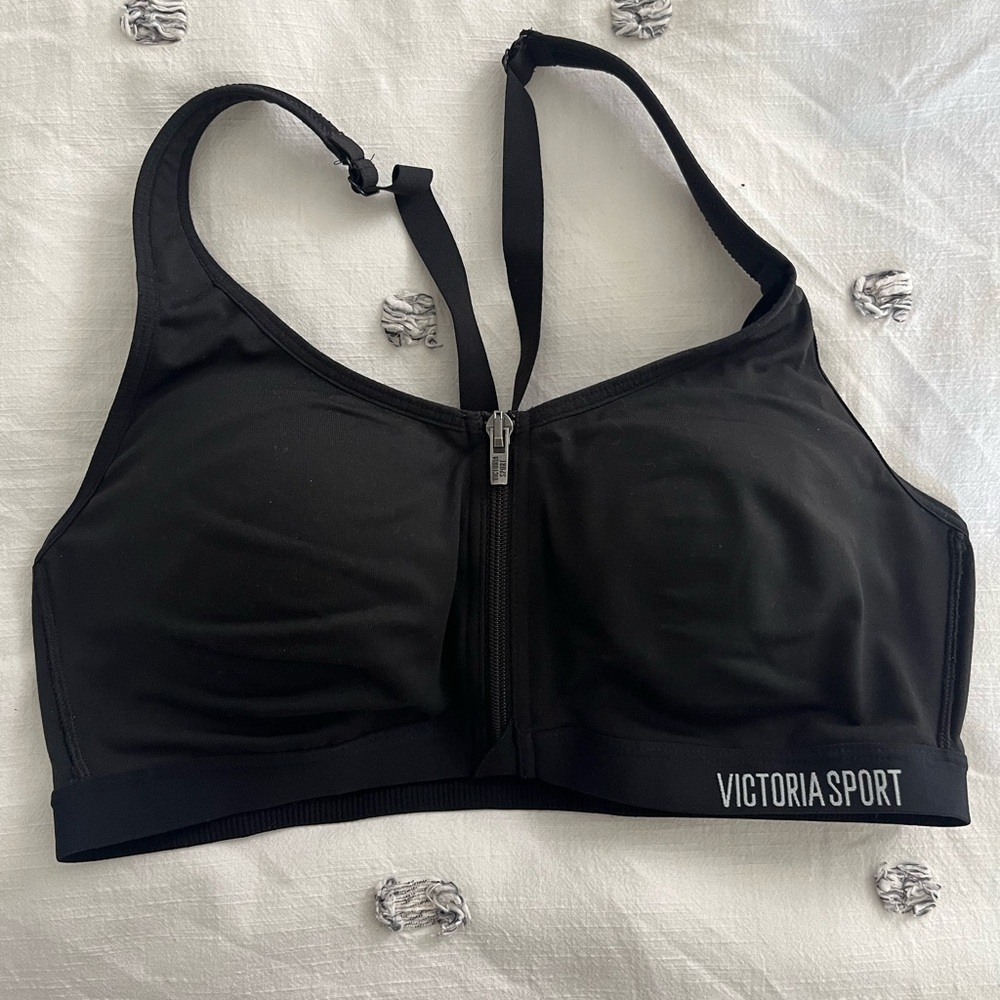 Victoria Sport front-close high support sports bra